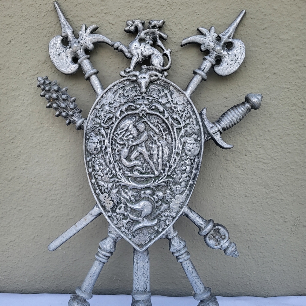 Vintage Coat of Arms Medieval Shield Dragon Griffon Shied Wall Art Japan (Silver